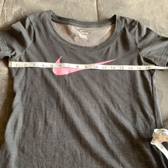 Like new! Nike tee. - Picture 3 of 4